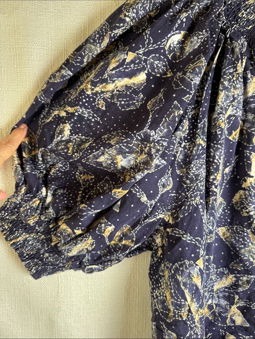 Never A Wallflower Cotton Floral Blouse Navy Smocked Puff Sleeve Cottagecore L - Picture 5 of 9